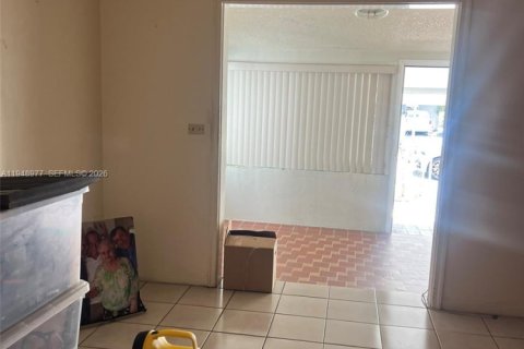 Villa ou maison à vendre à Miami, Floride: 2 chambres, 113.06 m2 № 2004957 - photo 16