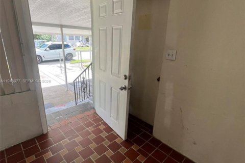 Villa ou maison à vendre à Miami, Floride: 2 chambres, 113.06 m2 № 2004957 - photo 14