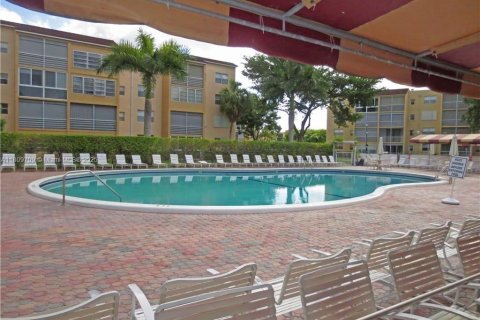 Copropriété à louer à Lauderdale Lakes, Floride: 1 chambre, 59.83 m2 № 1937075 - photo 16