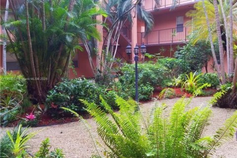 Copropriété à louer à Lauderdale Lakes, Floride: 1 chambre, 59.83 m2 № 1937075 - photo 3