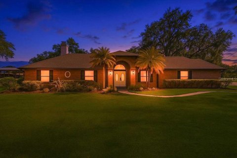Casa en venta en Plant City, Florida, 5 dormitorios, 384.8 m2 № 1675945 - foto 1
