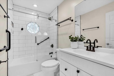 Casa en venta en Plant City, Florida, 5 dormitorios, 384.8 m2 № 1675945 - foto 24