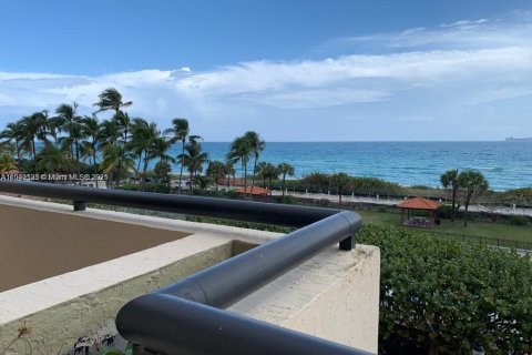 Купить кондоминиум в Майами-Бич, Флорида 2 спальни, 96.34м2, № 1986445 - фото 18
