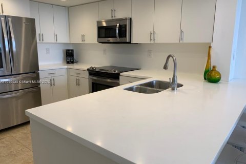 Купить кондоминиум в Майами-Бич, Флорида 2 спальни, 96.34м2, № 1986445 - фото 10