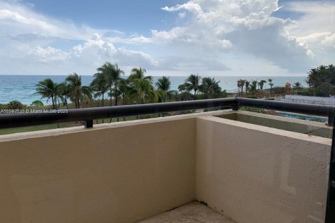 Купить кондоминиум в Майами-Бич, Флорида 2 спальни, 96.34м2, № 1986445 - фото 15