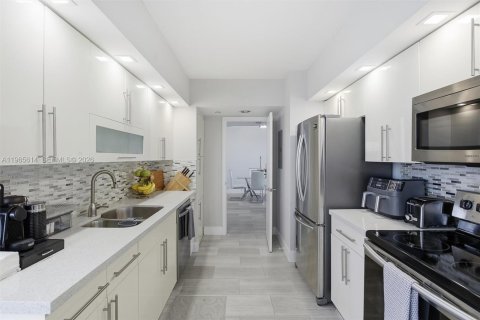 Condominio en venta en Sunny Isles Beach, Florida, 2 dormitorios, 163.51 m2 № 2027217 - foto 19