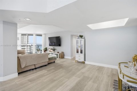 Condominio en venta en Sunny Isles Beach, Florida, 2 dormitorios, 163.51 m2 № 2027217 - foto 12