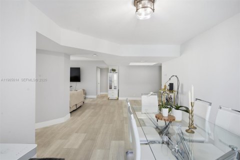 Condominio en venta en Sunny Isles Beach, Florida, 2 dormitorios, 163.51 m2 № 2027217 - foto 15