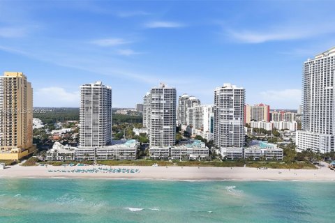 Condominio en Sunny Isles Beach, Florida, 2 dormitorios  № 2027217