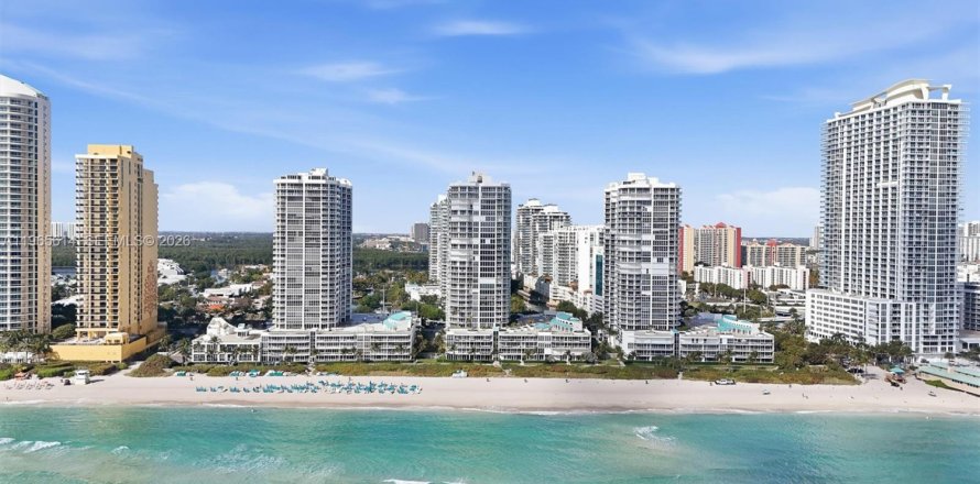 Condominio en Sunny Isles Beach, Florida, 2 dormitorios  № 2027217