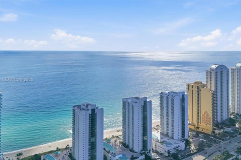 Condominio en venta en Sunny Isles Beach, Florida, 2 dormitorios, 163.51 m2 № 2027217 - foto 3