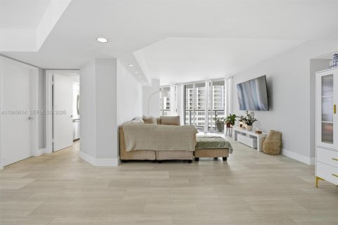 Condominio en venta en Sunny Isles Beach, Florida, 2 dormitorios, 163.51 m2 № 2027217 - foto 11