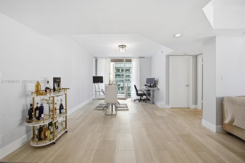 Condominio en venta en Sunny Isles Beach, Florida, 2 dormitorios, 163.51 m2 № 2027217 - foto 14