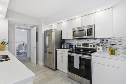 Condominio en venta en Sunny Isles Beach, Florida, 2 dormitorios, 163.51 m2 № 2027217 - foto 18
