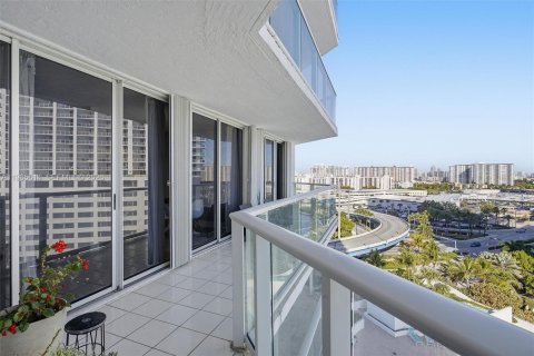 Condominio en venta en Sunny Isles Beach, Florida, 2 dormitorios, 163.51 m2 № 2027217 - foto 9