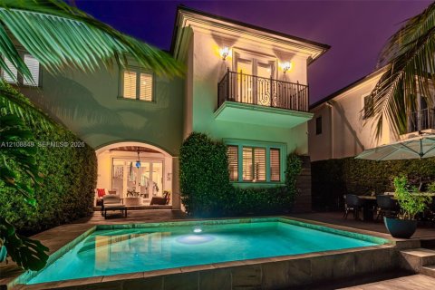 House in Coral Gables, Florida 4 bedrooms, 320.61 sq.m. № 2426212 - photo 27