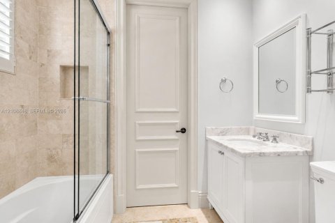 House in Coral Gables, Florida 4 bedrooms, 320.61 sq.m. № 2426212 - photo 15