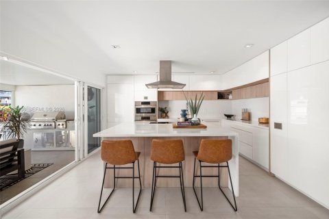 Casa en venta en Hallandale Beach, Florida, 3 dormitorios, 218.13 m2 № 1999652 - foto 9