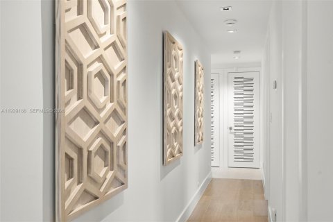 Casa en venta en Hallandale Beach, Florida, 3 dormitorios, 218.13 m2 № 1999652 - foto 18