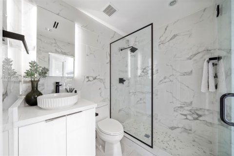 Casa en venta en Hallandale Beach, Florida, 3 dormitorios, 218.13 m2 № 1999652 - foto 14