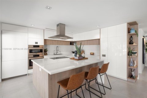 Casa en venta en Hallandale Beach, Florida, 3 dormitorios, 218.13 m2 № 1999652 - foto 10