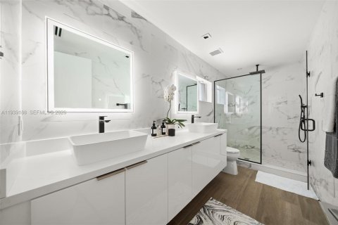 Casa en venta en Hallandale Beach, Florida, 3 dormitorios, 218.13 m2 № 1999652 - foto 17