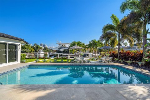 Casa en venta en Hallandale Beach, Florida, 3 dormitorios, 218.13 m2 № 1999652 - foto 27