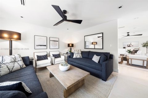 Casa en venta en Hallandale Beach, Florida, 3 dormitorios, 218.13 m2 № 1999652 - foto 12