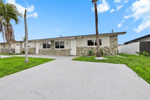 Casa en Miramar, Florida 3 dormitorios, 224.45 m2 № 2090815