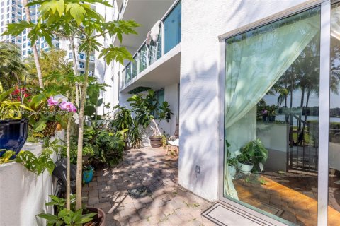 Condo in Sunrise, Florida, 2 bedrooms  № 1959382 - photo 16