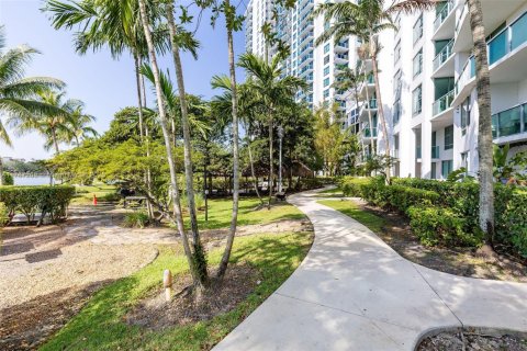 Condo in Sunrise, Florida, 2 bedrooms  № 1959382 - photo 21