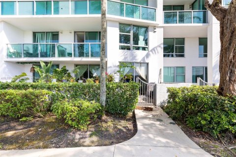 Condo in Sunrise, Florida, 2 bedrooms  № 1959382 - photo 17