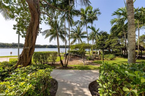 Condo in Sunrise, Florida, 2 bedrooms  № 1959382 - photo 22