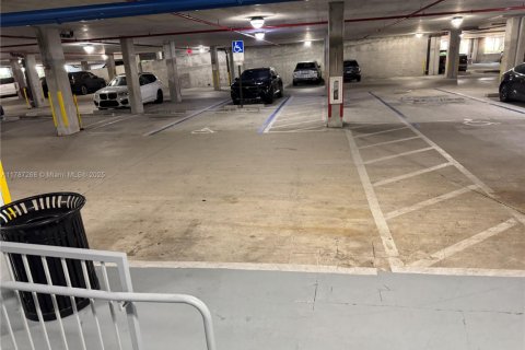 Condo in Sunrise, Florida, 2 bedrooms  № 1959382 - photo 19