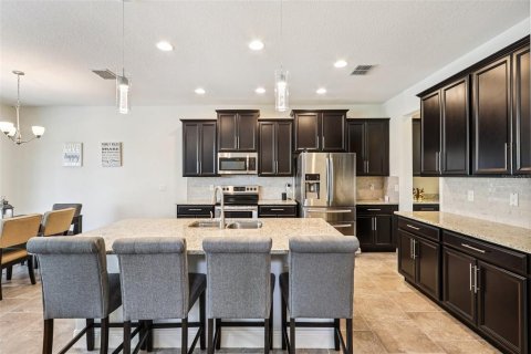 House in Davenport, Florida 5 bedrooms, 277.78 sq.m. № 1826752 - photo 7