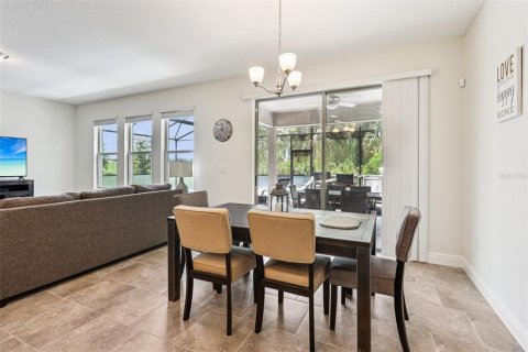 House in Davenport, Florida 5 bedrooms, 277.78 sq.m. № 1826752 - photo 5