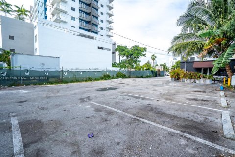 Commercial property in Miami, Florida № 1703450 - photo 23