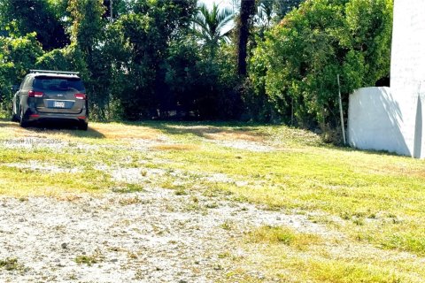 Commercial property in Miami, Florida № 1703450 - photo 12