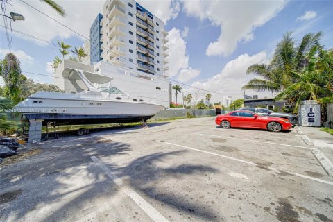 Commercial property in Miami, Florida № 1703450 - photo 18