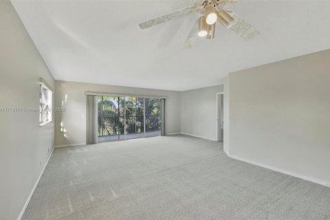 Condo in Pembroke Pines, Florida, 2 bedrooms  № 1741582 - photo 3