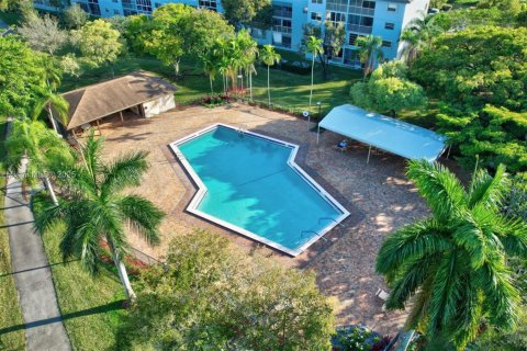 Condo in Pembroke Pines, Florida, 2 bedrooms  № 1741582 - photo 30