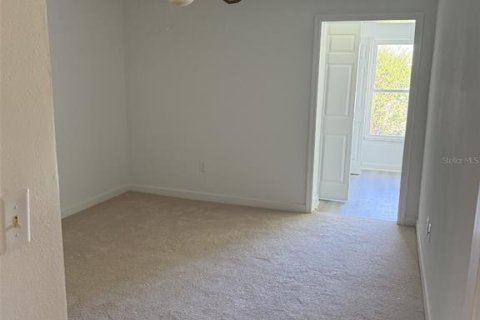 Condo in New Port Richey, Florida, 2 bedrooms № 2106884 - photo 10