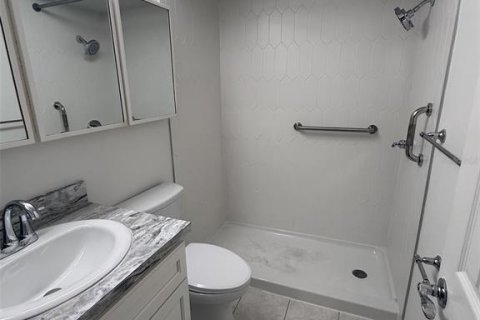 Condo in New Port Richey, Florida, 2 bedrooms № 2106884 - photo 11