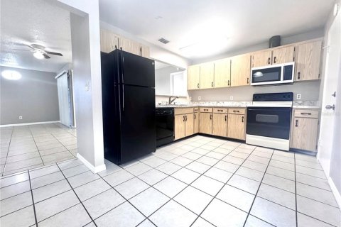 Casa en alquiler en Kissimmee, Florida, 3 dormitorios, 120.12 m2 № 1853853 - foto 7
