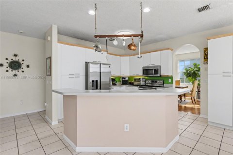 Купить виллу или дом в Пемброк-Пайнс, Флорида 4 спальни, 267.56м2, № 2007619 - фото 21