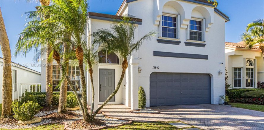 Дом в Пемброк-Пайнс, Флорида 4 спальни, 267.56м2 № 2007619