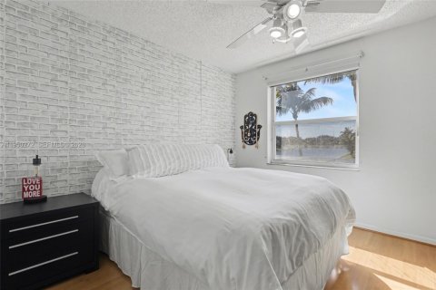 Купить виллу или дом в Пемброк-Пайнс, Флорида 4 спальни, 267.56м2, № 2007619 - фото 30