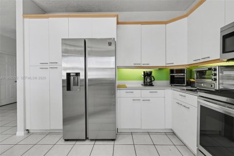 Купить виллу или дом в Пемброк-Пайнс, Флорида 4 спальни, 267.56м2, № 2007619 - фото 15