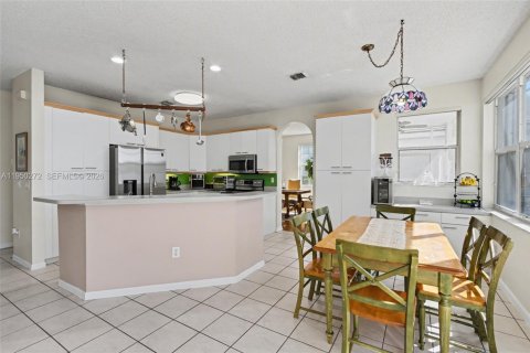 Купить виллу или дом в Пемброк-Пайнс, Флорида 4 спальни, 267.56м2, № 2007619 - фото 20