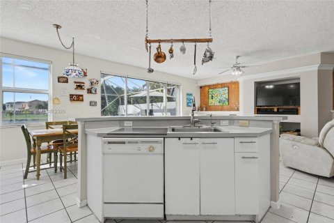 Купить виллу или дом в Пемброк-Пайнс, Флорида 4 спальни, 267.56м2, № 2007619 - фото 17